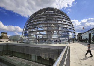 Viewing platform with a view of an inner courtyard and the Reichstag dome, government district,