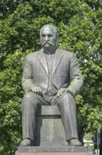 Statue Kyösti Kallio, Mannerheimintie, Helsinki, Finland