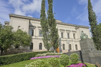 Central Bank Suomen Pankki, Johan Vilhelm Snellman Statue, Snellmaninaukio, Old Town, Helsinki,
