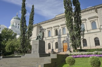 Central Bank Suomen Pankki, Johan Vilhelm Snellman Statue, Snellmaninaukio, Old Town, Helsinki,