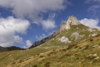 View to Passo del Sole, on the right steep rock faces at Campanítt, Pizz di Colómb, Olivone,