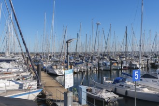 Olympic harbour Schilksee, Olympic Games 1972, sailing yachts at the jetty, ship masts, jetty 5,