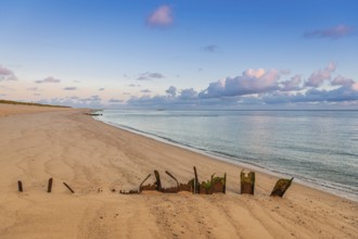 Sunrise on Ellenbogen beach, breakwater, coastal protection, North Sea island of Sylt