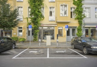 Empty car park for electric vehicles, Goltzstraße, Schöneberg, Tempelhof-Schöneberg, Berlin,
