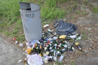 Dirty corner, waste glass, rubbish bin, Berlin, Germany