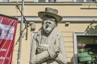 Statue of Heinrich Zille, Poststraße, Nikolaiviertel, Mitte, Berlin, Germany