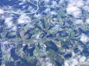 Aerial view of the Inn with Marktl am Inn and in front the villages Gumpersdorf and Zeilarn,