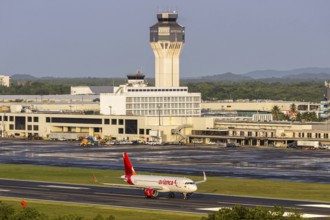 An Avianca Airbus A320 aircraft with the registration number N957AV at San Juan Airport, Puerto