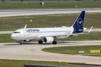 A Lufthansa Airbus A320 aircraft with the registration D-AIZP at Munich Airport, Germany