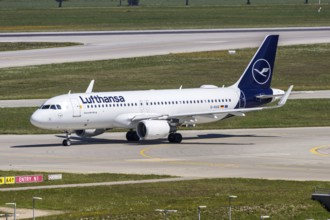 A Lufthansa Airbus A320 aircraft with the registration D-AIUG at Munich Airport, Germany
