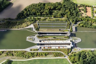 Lock, Uelzen, lock group, double lock, Elbe Lateral Canal, inland waterway, transport, logistics,