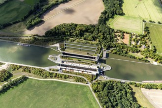 Lock, Uelzen, lock group, double lock, Elbe Lateral Canal, inland waterway, transport, logistics,