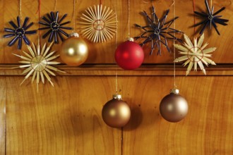 Christmas decoration, Christmas tree baubles, home-made straw stars, Germany