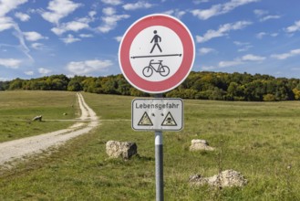 Danger to life from unexploded ordnance in the Swabian Alb biosphere reserve. Landscape of the Alb