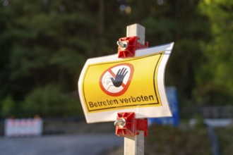A warning sign with the inscription 'No trespassing' stands on a forest road, Hermann Hessebahn