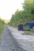 Gravel path with cover and containers along an overgrown embankment, Hermann Hessebahn construction