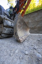 Close-up view of an excavator and its worn shovel on a construction site, Hermann Hessebahn