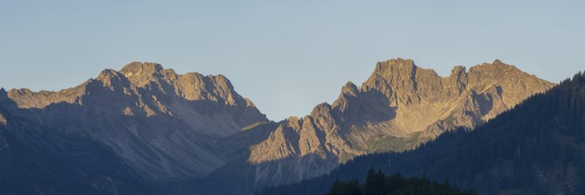 Mountain panorama at sunrise from Stillachtal into Warrmatsgundtal, on the left Alpgundkopf,