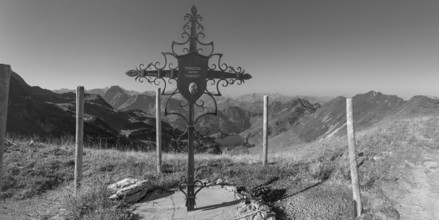 Forged memorial cross for Josef Böck, master shepherd of the rear Seealpe, behind it mountain
