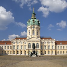 Charlottenburg Palace, city side on Spanndauer Damm with courtyard of honour and equestrian statue