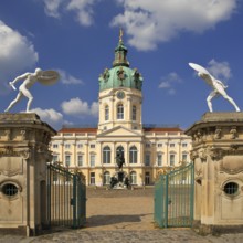 Charlottenburg Palace, city side on Spanndauer Damm with the Borghese fencers and courtyard of