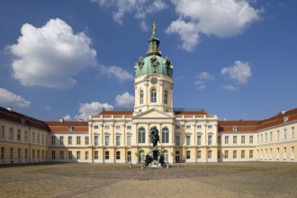 Charlottenburg Palace, city side on Spanndauer Damm with courtyard of honour and equestrian statue