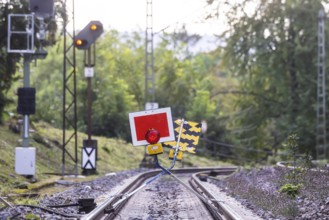 Track closed. The signal is called Sh2 (protective stop) . The stop sign is placed in front of