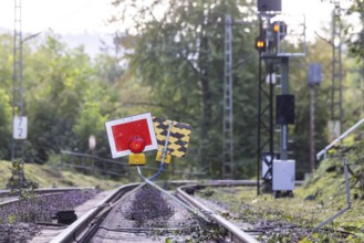 Track closed. The signal is called Sh2 (protective stop) . The stop sign is placed in front of