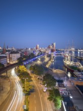 Evening atmosphere at the Landungsbrücken with a view of the Elbphilharmonie, the Rickmers Rickmers