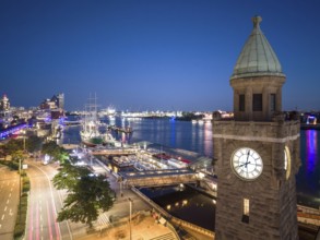 Evening atmosphere at the Landungsbrücken with a view of the Elbphilharmonie and the historic