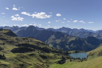 Mountain panorama from Zeigersattel to Seealpsee, on the left Höfats 2259m, in the centre the