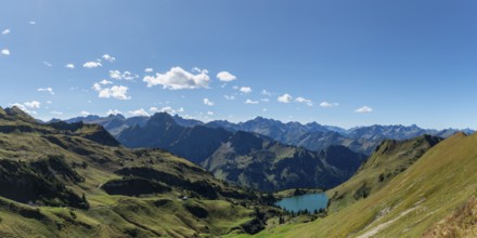 Mountain panorama from Zeigersattel to Seealpsee, on the left Höfats 2259m, in the centre the