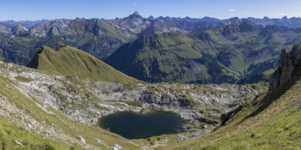 Mountain panorama over the Laufbichlsee, behind it the Hochvogel, 2592m, Allgäu Alps, Allgäu,