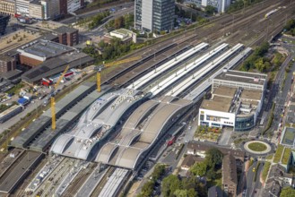 Aerial view, major construction site main station Hbf, area between new track hall and