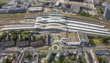 Aerial view, major construction site main station Hbf, area between new track hall and