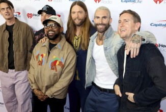 Sam Farrar, Matt Flynn, Paul PJ Morton, James Valentine, Adam Levine and Jesse Carmichael of Maroon