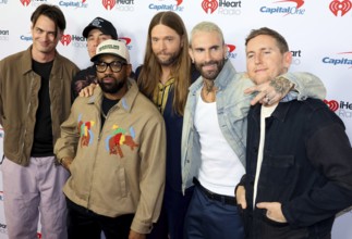 Sam Farrar, Matt Flynn, Paul PJ Morton, James Valentine, Adam Levine and Jesse Carmichael of Maroon