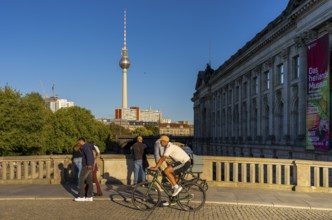 Evening sun at the Bodemuseum, Monbijou Bridge, Museum Island, Berlin, Germany