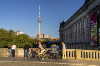 Evening sun at the Bodemuseum, Monbijou Bridge, Museum Island, Berlin, Germany