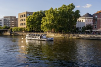 Sighseeing on the Spree in the evening sun, Museum Island, Berlin, Germany