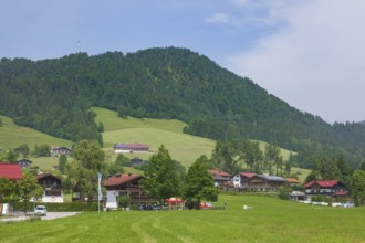 Houses with landscape and mountains, Reit im Winkl, Chiemgau, Upper Bavaria, Bavaria, Germany