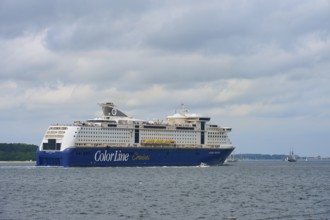 Large cruise ship under a cloudy sky on the open sea, Windjammer Parade Kiel 2025, Heikendorf, Plön