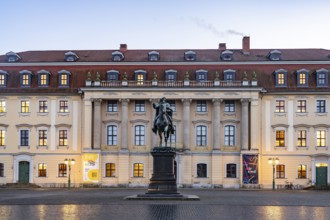 The Princely House with equestrian statue of Carl August, main building of the Franz Liszt School