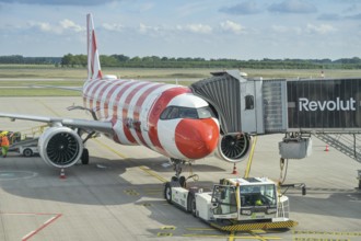 Aeroplane, Condor, handling, tarmac, BER, Brandenburg, Berlin, Germany