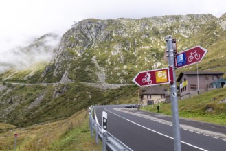 Bike route, signpost at Mätteli, ascent to the Gotthard Pass, Uri, Switzerland