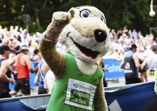 Mascot Fridolin Flink at the Berlin Marathon 2025