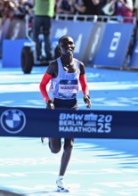 Rosemary Wanjiru is the fastest woman at the 51st Berlin Marathon. The Kenyan wins the Berlin