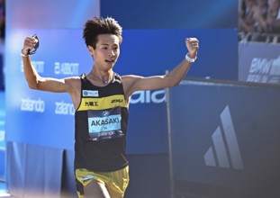 Akira Akasaki finishes second in a time of 2:06:15 hours at the Berlin Marathon 2025