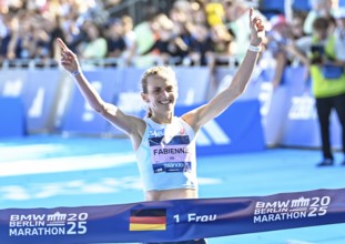 Fabienne Koenigstein best German runner with a time of 02:22:17 hours at the Berlin Marathon 2025