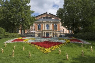 Festspielhaus, The Patron, installation by Ottmar Hörl, Festspielhügel, on the Green Hill,